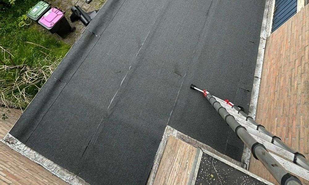 Plat dak geplaatst door dakdekker in Brielle